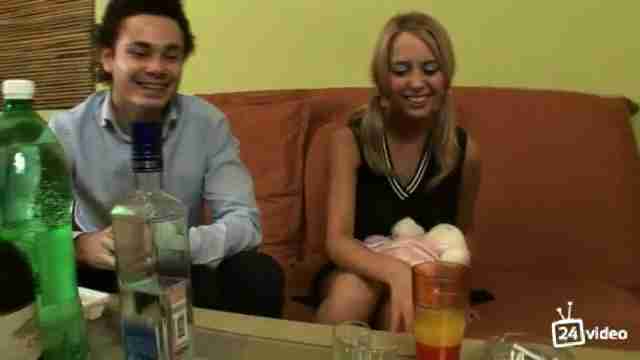 Жесткое порно напоили и использовали девушку