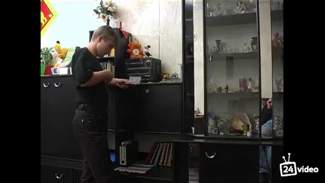 Мамашка учит своего сыночка сексуальным урокам