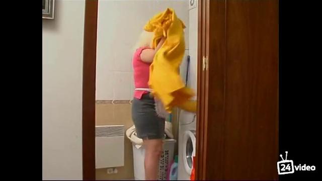 Сын застал маму во время стирки порно