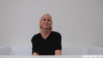 Шлюха Катерина отсасывает и ебется на чешском кастинге